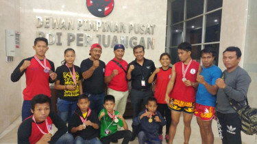 Sembilan Atlet PON yang terlantar di stasiun Manggarai.