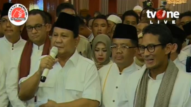 Prabowo Subianto bersama Anies-Sandi.
