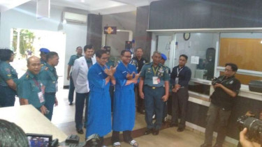 Simbol W pasangan cagub DKI Jakarta, Anies- Sandi