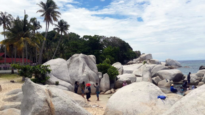 Menikmati Keindahan Pantai Lengkuas di Pulau Belitung