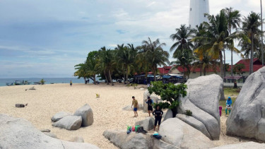 Menikmati Keindahan Pantai Lengkuas di Pulau Belitung