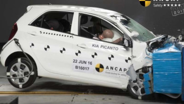 Uji tabrak KIA Picanto.
