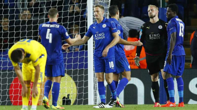 Para pemain Leicester City merayakan kemenangan atas FC Porto.