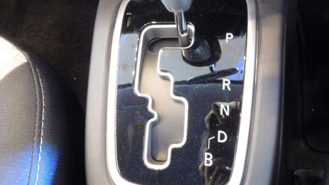 Tuas transmisi Mitsubishi New Mirage.
