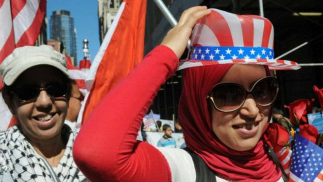 Umat Muslim di Kota New York, AS, saat tengah berpawai.
