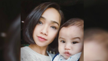 Intan Ayu dan buah hatinya