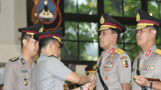 Kadiv Propam Polri, Brigjen Pol Idham Aziz (kedua dari kanan). 