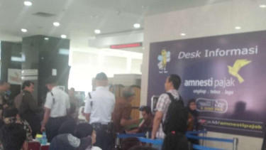 Peserta tax amnesty mengantre di KKP Menteng Dua
