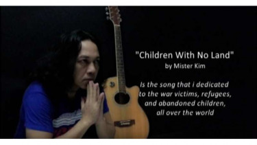Kim Commanders alias Lukman Hakim pencipta lagu Children With No Land. Lagu ini menjadi juara pertama kategori balada di tingkat internasional di ajang Reverbnation.