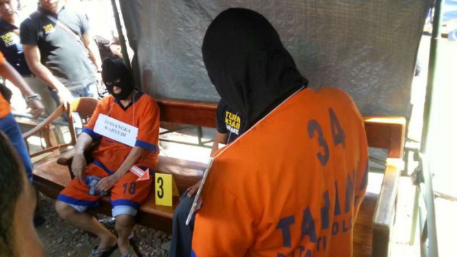 Beberapa adegan diperankan tersangka pembunuhan Abdul Gani di Padepokan Dimas Kanjeng di Dusun Cengkelek, Wangkal, Gading, Kabupaten Probolinggo, Jawa Timur, pada Senin, 3 Oktober 2016.