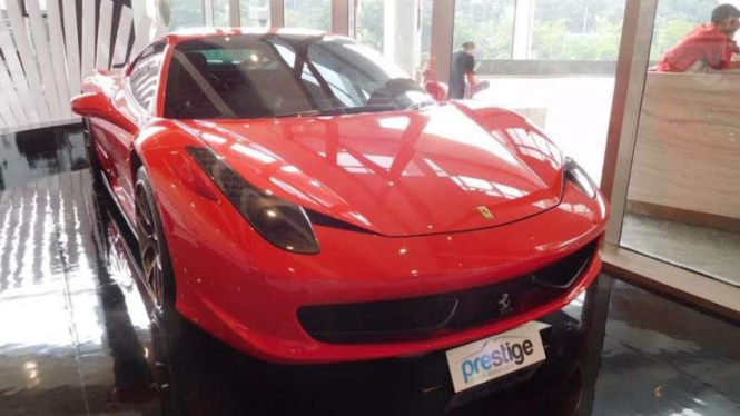 Mobil Ferrari bekas