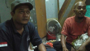 Aris (bertopi), adik ibu pemutilasi bayi di Cengkareng.