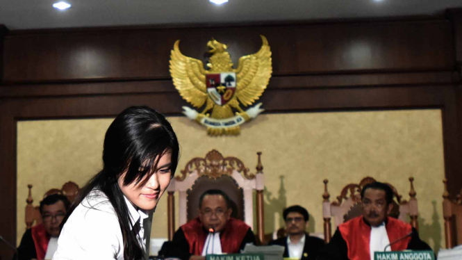 Jessica Kumala Wongso memasuki ruang sidang Pengadilan Negeri Jakarta Pusat