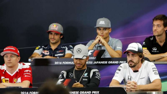 Lewis Hamilton saat menghadiri konferensi pers F1 GP Jepang