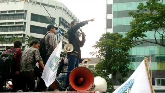 Aksi Mahasiswa KAMMI di Depan Gedung KPK