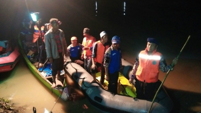 evakuasi korban kapal tenggelam 