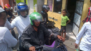 Anies Baswedan naik Go-Jek kunjungi warga Manggarai.