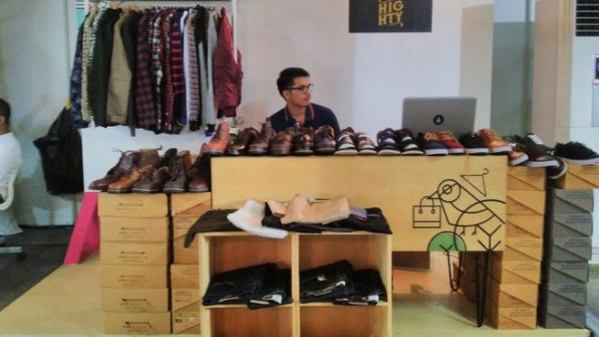 Wirausahawan muda di bidang sepatu.