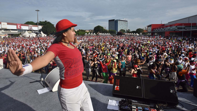 Ribuan Penari Zumba 