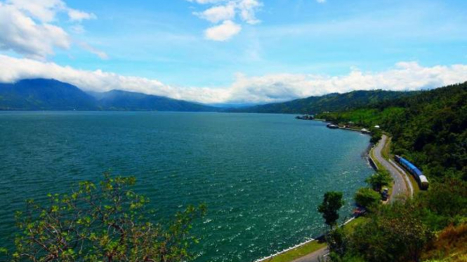 Danau Singkarak.