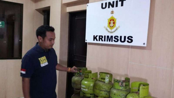 Tabung gas isi air yang disita Polres Depok.