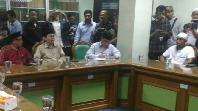 Front Pemuda Islam Indonesia Adili Ahok datangi MUI, 10/10/2016.