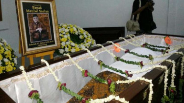 Jenazah Maulwi Saelan di rumah duka