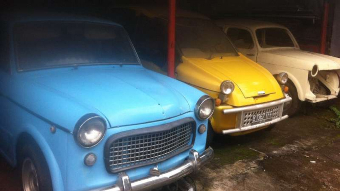 Koleksi mobil tua.