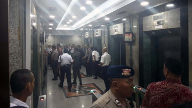 Operasi pemberantasan pungli di kantor Kemenhub, Jakarta, Selasa, 11 Oktober 2016.