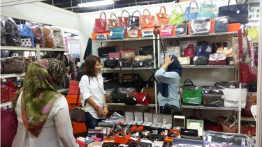 Barang preloved di Irresistible Bazaar