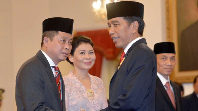 Presiden Joko Widodo dan Ignasius Jonan.