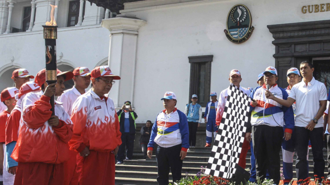 Pelepasan Kirab Peparnas XV Jabar