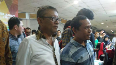 Direktur Jenderal (Dirjen) Pajak, Ken Dwijugiasteadi (Kiri).