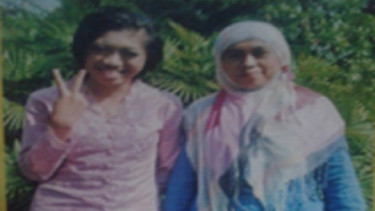 Ibu, sumber kebahagiaanku.
