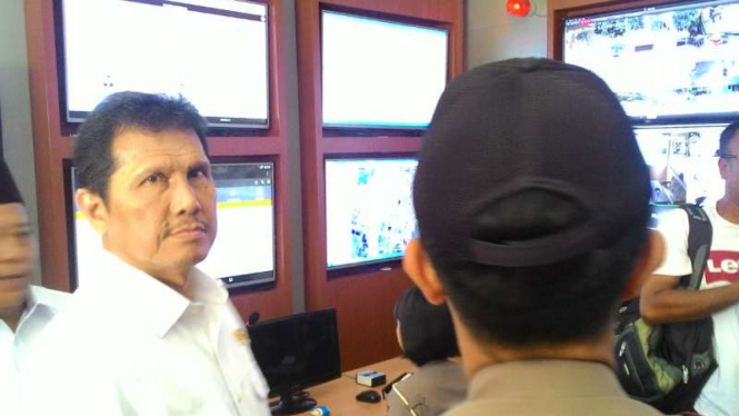 Menteri PAN-RB, Asman Abnur (kiri), saat meninjau gedung CCTV Monitoring Centre di Markas Polres Lamongan, Jawa Timur, pada Rabu, 19 Oktober 2016.