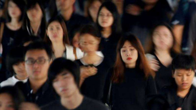 Tahun berkabung, penjualan kaos hitam membeludak di Thailand