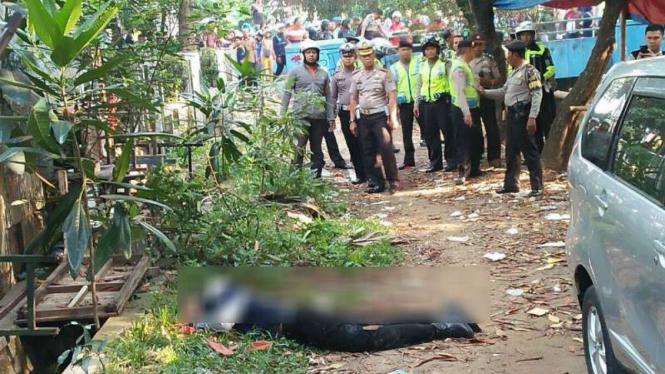 Penyerangan terhadap anggota polisi di Pos Lalu Lintas, di Tangerang Kota.