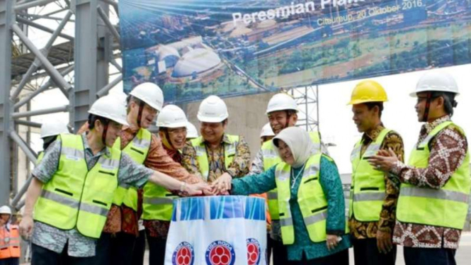 Persemian pabrik semen Indocement Tunggal Prakarsa