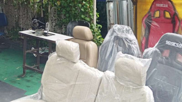 Jok mobil karya penjahit Kebon SIrih.