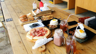 Cicip Menu Kekinian di 'Warunk Terfenomenal' Bekasi