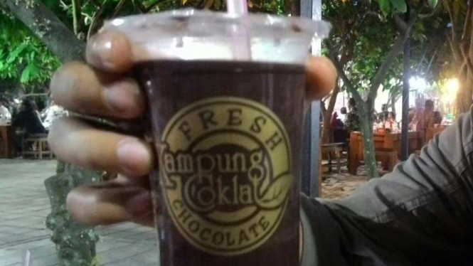 Minuman coklat di Kampung Coklat, Blitar, Jawa Timur