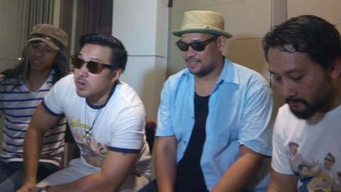 Grup Band Naif