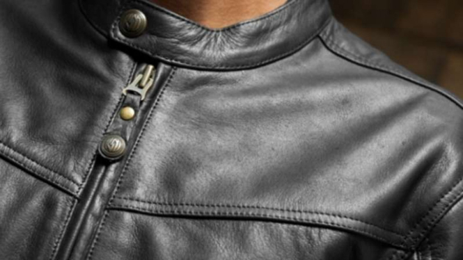 Jaket kulit untuk naik motor.