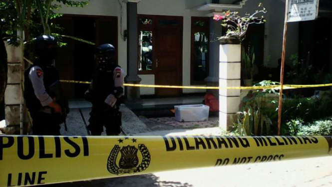 Aparat Densus 88 Antiteror Mabes Polri menangkap seorang terduga teroris berinisial GW alias SAB di Magetan, Jawa Timur, pada Selasa pagi, 25 Oktober 2016.