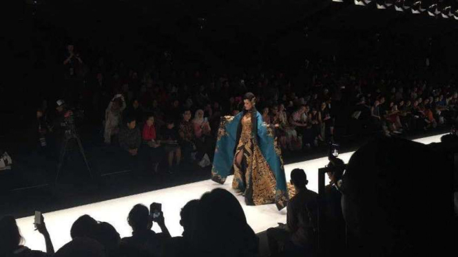 Kebaya karya Anne Avantie di Jakarta Fashion Week 2017