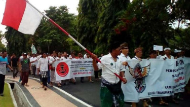 Pengemudi ojek online di Bali berdemo, 26 Oktober 2016.