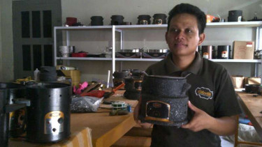 Nova Suparmanto, perajin kompor batik listrik yang kini sukses mendunia berkat inovasinya, Kamis (27/10/2016)