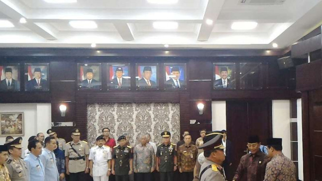 Menko Wiranto mengukuhkan Tim Saber Pungli beberapa waktu lalu.