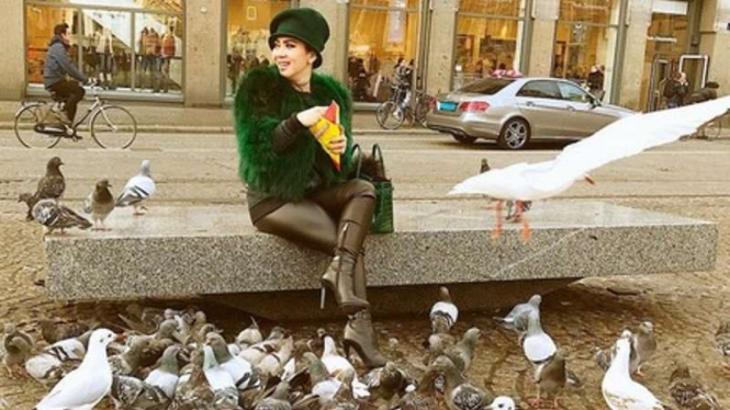 Syahrini di Amsterdam
