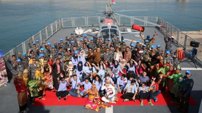 Puluhan pelajar Lebanon 'serbu' KRI Bung Tomo.